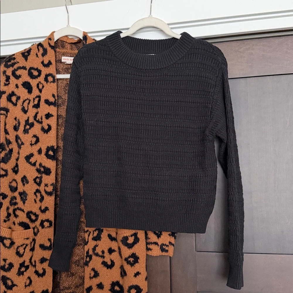 Universal Thread and Knox Rose Sweater Bundle of 4 total size XS